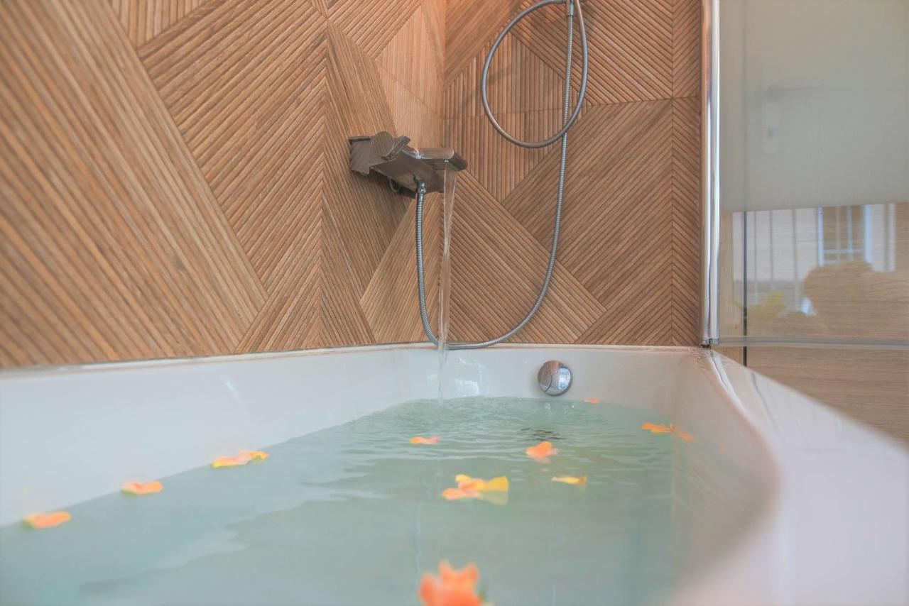 Le pavillon de l'herboriste 14p jacuzzi jardin Tintigny Exterior foto